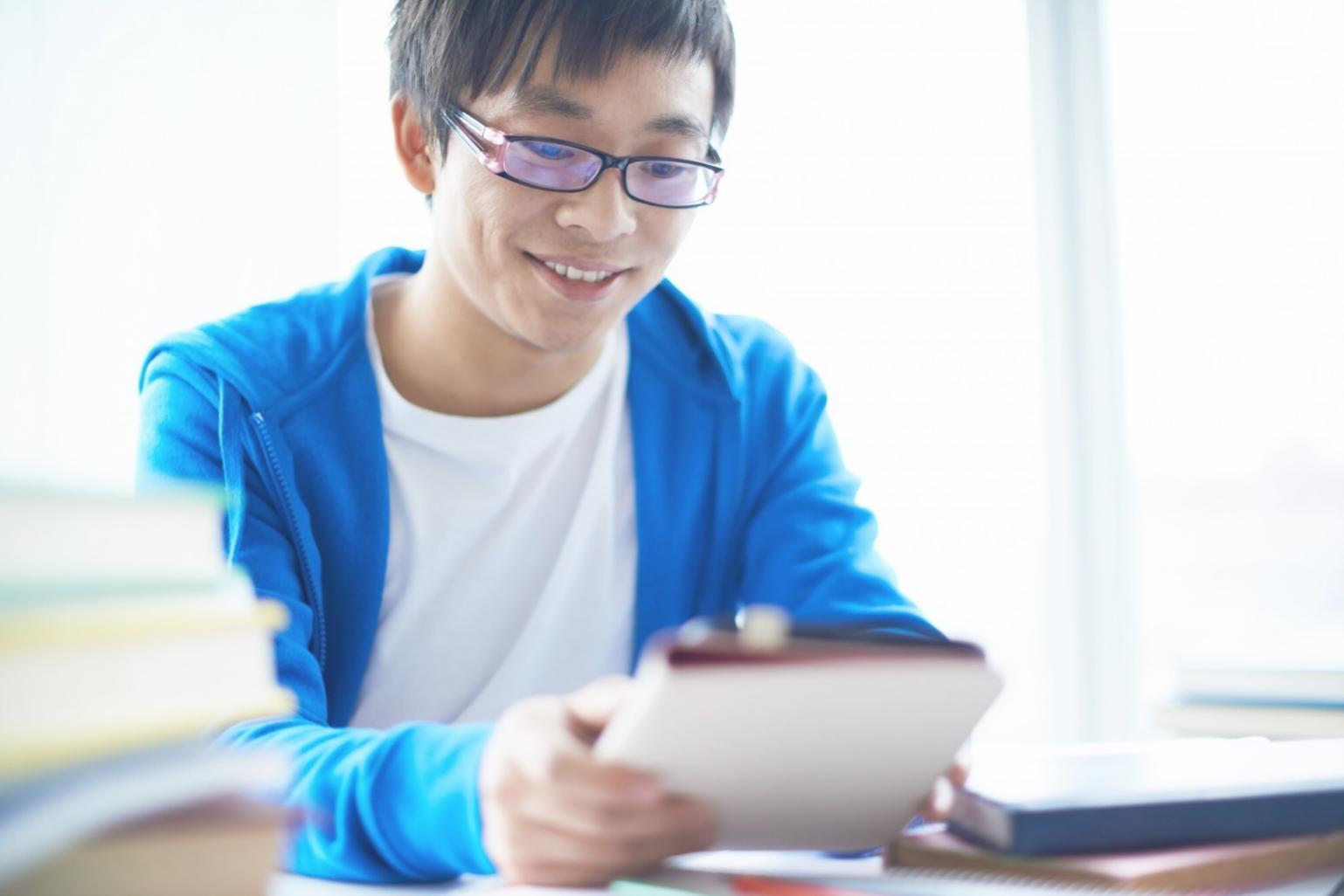 Ambiente cercano de trabajo colaborativo en finanzas familiares